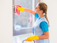 Stały serwis sprzątający - mycie okna